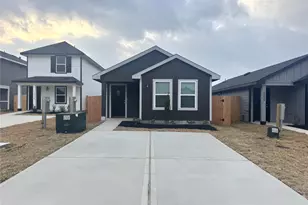 12234 Shield Crest Ct, Willis, TX 77378 - Photo 2