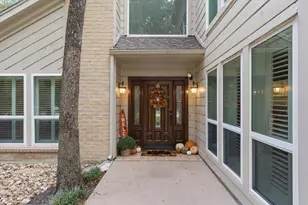 2 Rambling Wood Ct, The Woodlands, TX 77380 - Photo 2
