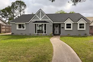 3303 Freshmeadows Dr, Houston, TX 77063 - Photo 2