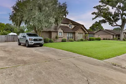 101 White Oak Drive, Lake Jackson, TX 77566 - Photo 2