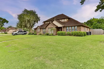 101 White Oak Drive, Lake Jackson, TX 77566 - Photo 4