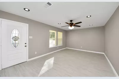 8918 Vinearbor Street, Houston, TX 77033 - Photo 12