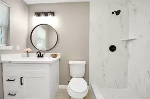 8918 Vinearbor St, Houston, TX 77033 - Photo 28