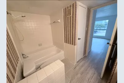 2820 S Bartell #I210, Houston, TX 77054 - Photo 6