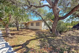 416 N Penn St, Flatonia, TX 78941 - Photo 1