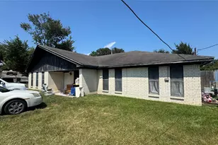 4717 17th St, Bacliff, TX 77518 - Photo 1