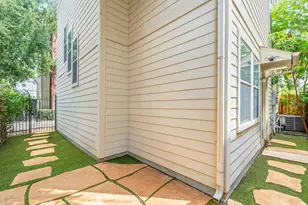 1010 Studer St, Houston, TX 77007 - Photo 24