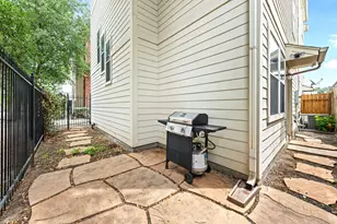 1010 Studer St, Houston, TX 77007 - Photo 24