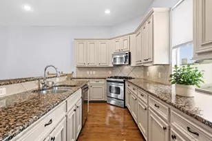 1010 Studer St, Houston, TX 77007 - Photo 6