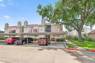 10855 Meadowglen Ln, Houston, TX 77042 - Photo 26