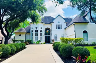 24 St Christopher Ct, Sugar Land, TX 77479 - Photo 2