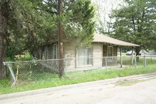 1003 N Jefferson Ave, Cameron, TX 76520 - Photo 6