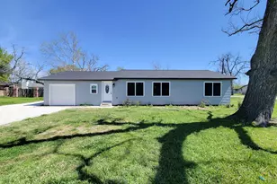 413 S Market St, Brazoria, TX 77422 - Photo 1