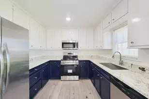 413 S Market St, Brazoria, TX 77422 - Photo 12