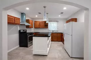 2701 Timber Dr, Dickinson, TX 77539 - Photo 4