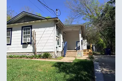 1410 15th St, Huntsville, TX 77340 - Photo 2