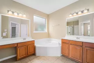 13707 Kingston River Ln, Houston, TX 77044 - Photo 16