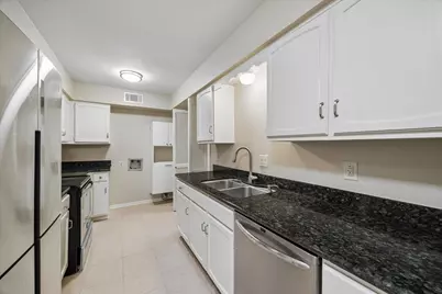 355 N Post Oak Lane #644, Houston, TX 77024 - Photo 4
