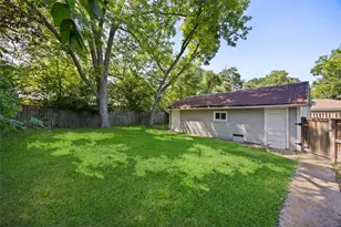620 S Bell St, Bellville, TX 77418 - Photo 26