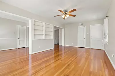 4505 Larch Lane #B, Bellaire, TX 77401 - Photo 8