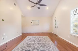 9506 E Avenue I, Houston, TX 77012 - Photo 10