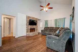 8618 Scenic Green Dr, Houston, TX 77088 - Photo 6