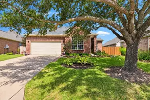 2404 S Venice Dr, Pearland, TX 77581 - Photo 1