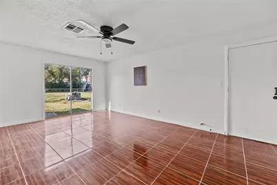 10027 Valley Sun Drive, Houston, TX 77078 - Photo 20