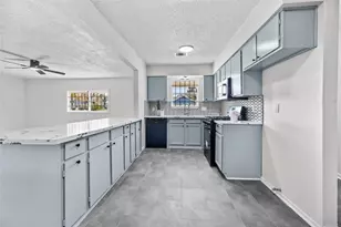 10027 Valley Sun Dr, Houston, TX 77078 - Photo 12