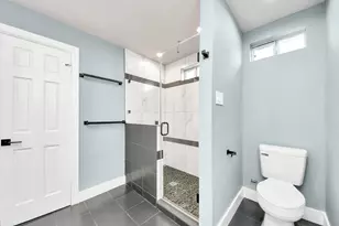 7338 Hurtgen Forest Rd, Houston, TX 77033 - Photo 10