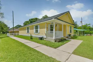 207 Oakridge Dr, Hitchcock, TX 77563 - Photo 1