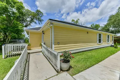 207 Oakridge Drive, Hitchcock, TX 77563 - Photo 22