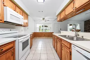 720 S Remington Dr, Angleton, TX 77515 - Photo 14