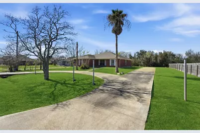3901 22nd Street N, Texas City, TX 77590 - Photo 4