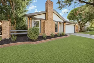 1910 Brushy Creek Dr, Sugar Land, TX 77478 - Photo 2