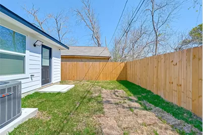 7339 Krueger Road #B, Houston, TX 77033 - Photo 38