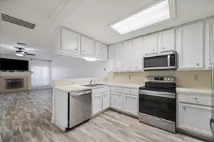 880 Tully Rd, Houston, TX 77079 - Photo 10