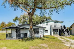 640 Whitten St, Clute, TX 77531 - Photo 2