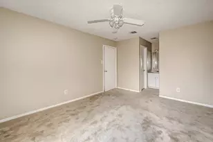 9327 Pagewood Ln, Houston, TX 77063 - Photo 20