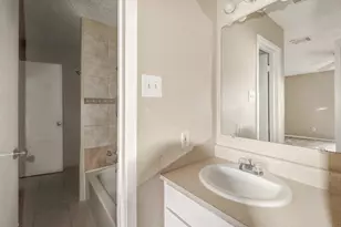 9327 Pagewood Ln, Houston, TX 77063 - Photo 22