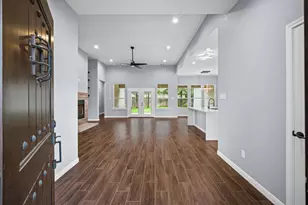 7 Pilot Point, Conroe, TX 77304 - Photo 4