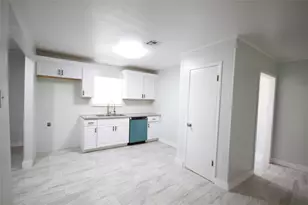 402 Alice Ln, Deer Park, TX 77536 - Photo 8