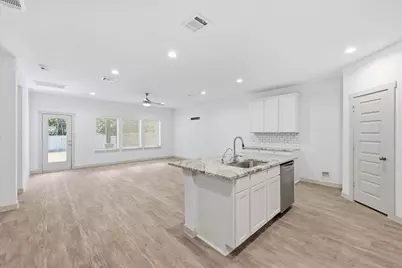 115 Little Spring Court, Anahuac, TX 77514 - Photo 8
