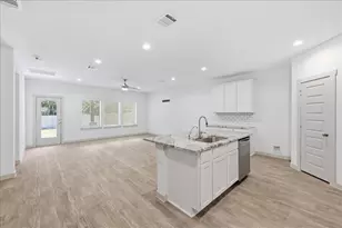 115 Little Spg Ct, Anahuac, TX 77514 - Photo 8