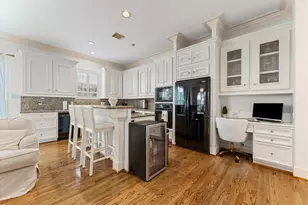 5826 Augusta Ct, Houston, TX 77057 - Photo 2