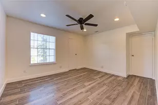 9809 Richmond Ave, Houston, TX 77042 - Photo 22