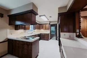 9702 Rocktree Dr, Houston, TX 77040 - Photo 8