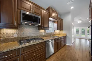 9854 Meadow Bend Ln, Houston, TX 77065 - Photo 6