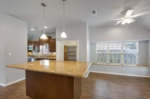 9854 Meadow Bend Ln, Houston, TX 77065 - Photo 10