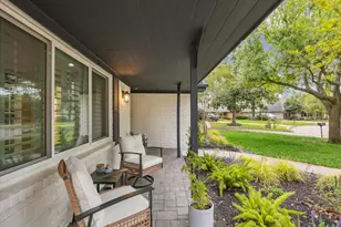 8822 Croes Dr, Houston, TX 77055 - Photo 2